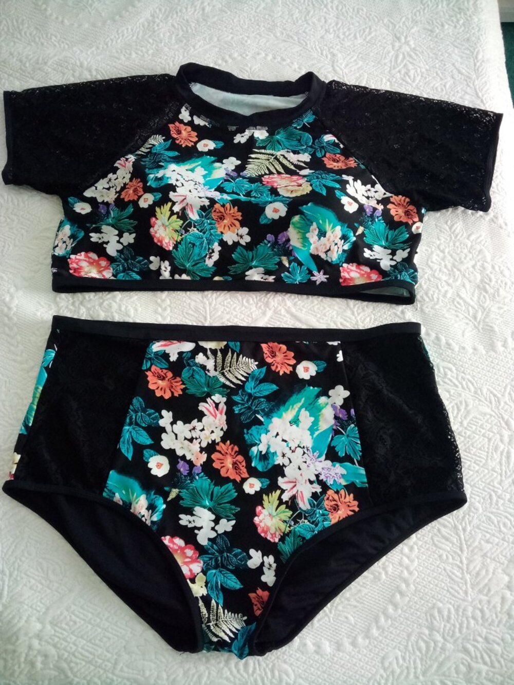 New Two Piece Bathing Suit Size: 2X Shelf Bra